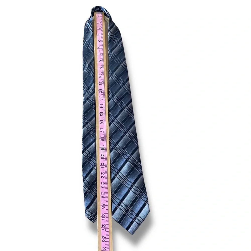 Classic Blue Plaid Men's Tie - Stylish Professional Look